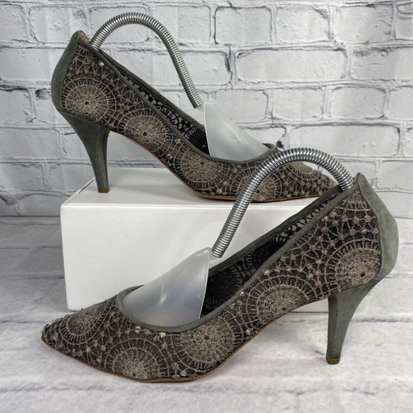 Latitude Femme Italy Pumps Women Size 40 US 9‎ Gray Suede Crochet Mesh 3" Heel - Picture 1 of 14